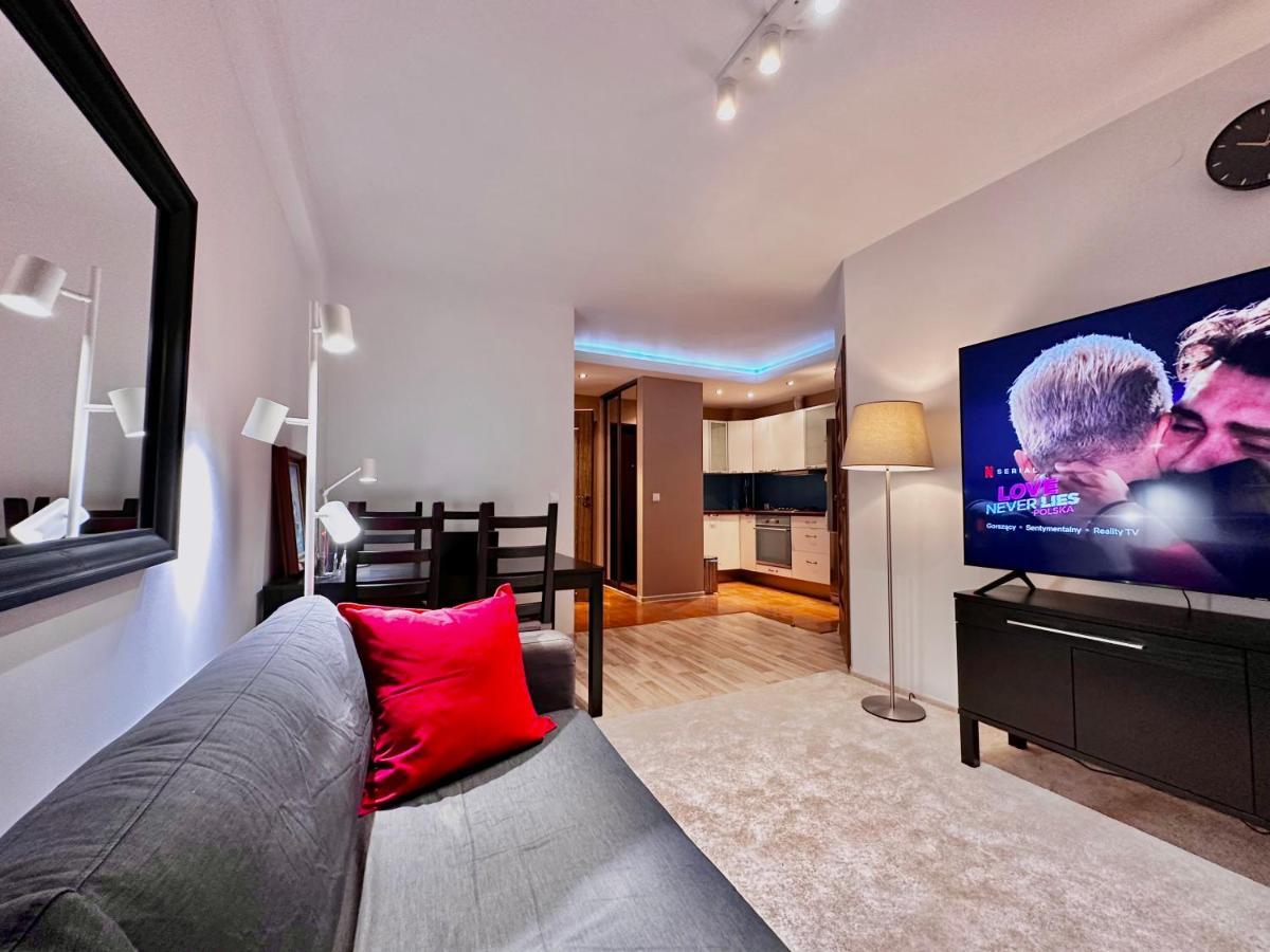 Decor 3 Metro Fast Wifi 1Gbs 80'Tv Hbo Disney Appletv Varsovie Extérieur photo