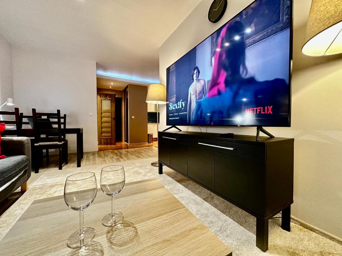 Decor 3 Metro Fast Wifi 1Gbs 80'Tv Hbo Disney Appletv Varsovie Extérieur photo