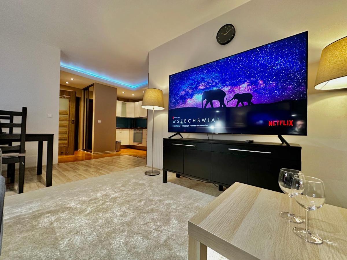 Decor 3 Metro Fast Wifi 1Gbs 80'Tv Hbo Disney Appletv Varsovie Extérieur photo